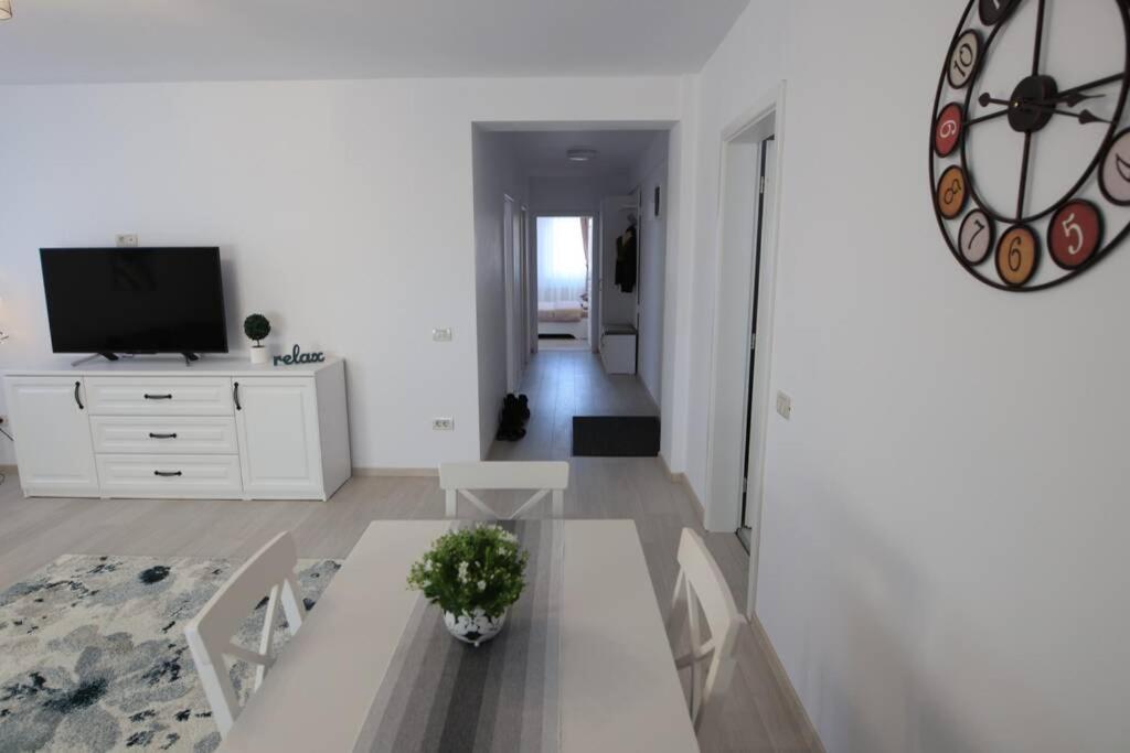 White Apartment Gura Humorului, Bucovina, Voronet Kültér fotó