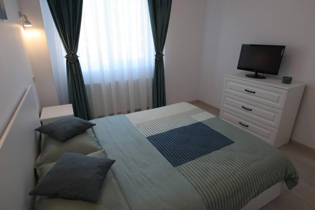 White Apartment Gura Humorului, Bucovina, Voronet Kültér fotó