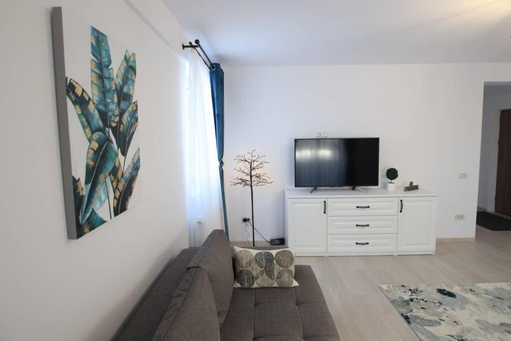 White Apartment Gura Humorului, Bucovina, Voronet Kültér fotó