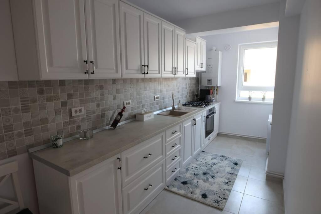 White Apartment Gura Humorului, Bucovina, Voronet Kültér fotó