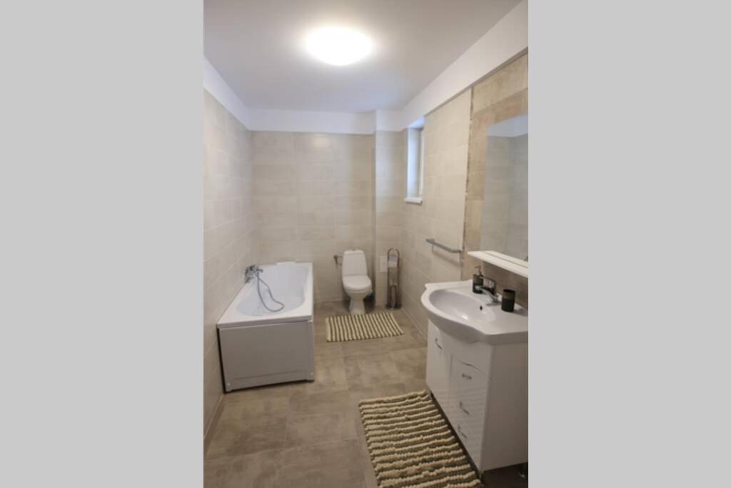 White Apartment Gura Humorului, Bucovina, Voronet Kültér fotó