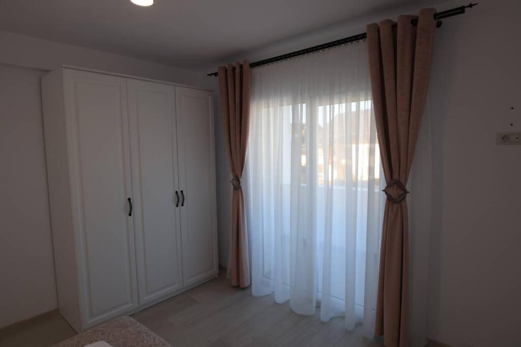 White Apartment Gura Humorului, Bucovina, Voronet Kültér fotó