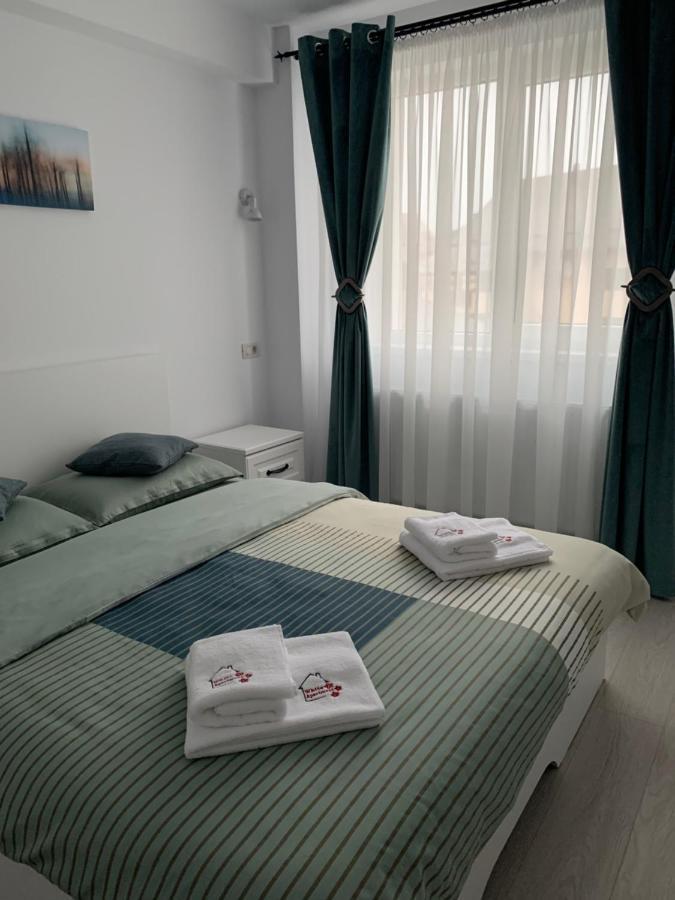 White Apartment Gura Humorului, Bucovina, Voronet Kültér fotó