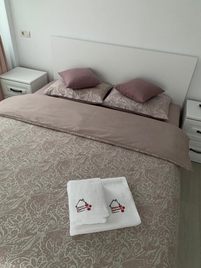 White Apartment Gura Humorului, Bucovina, Voronet Kültér fotó