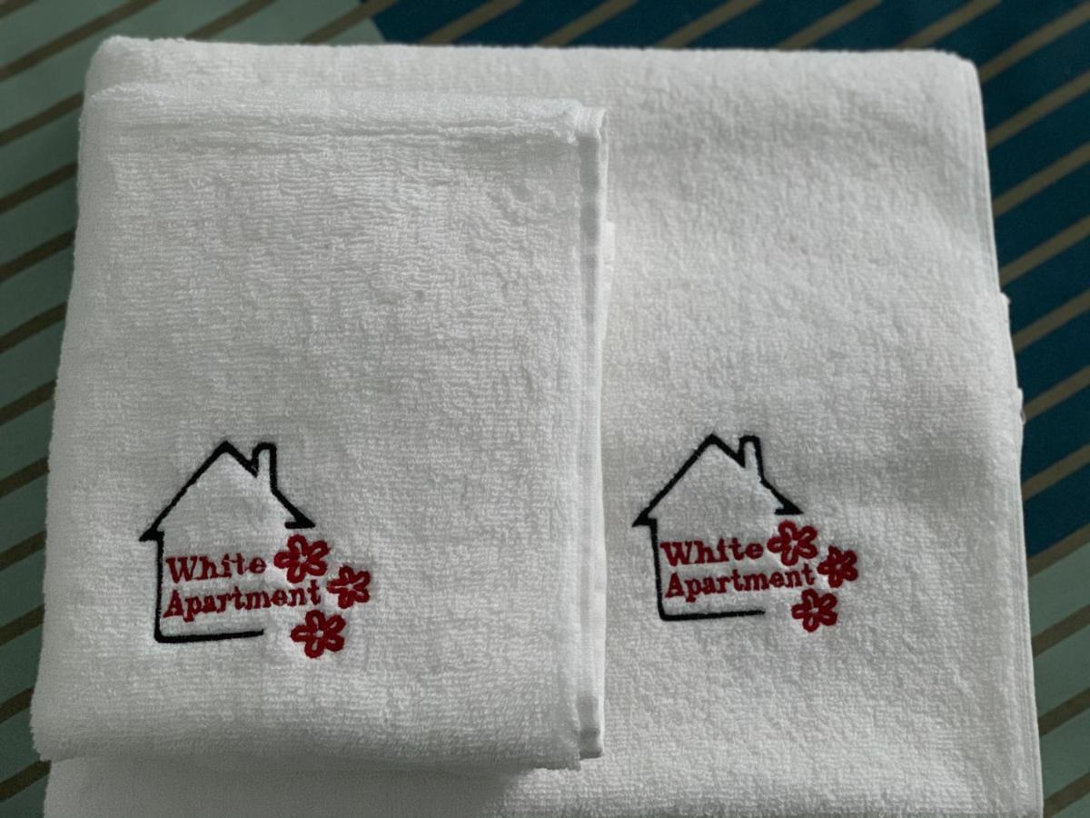 White Apartment Gura Humorului, Bucovina, Voronet Kültér fotó